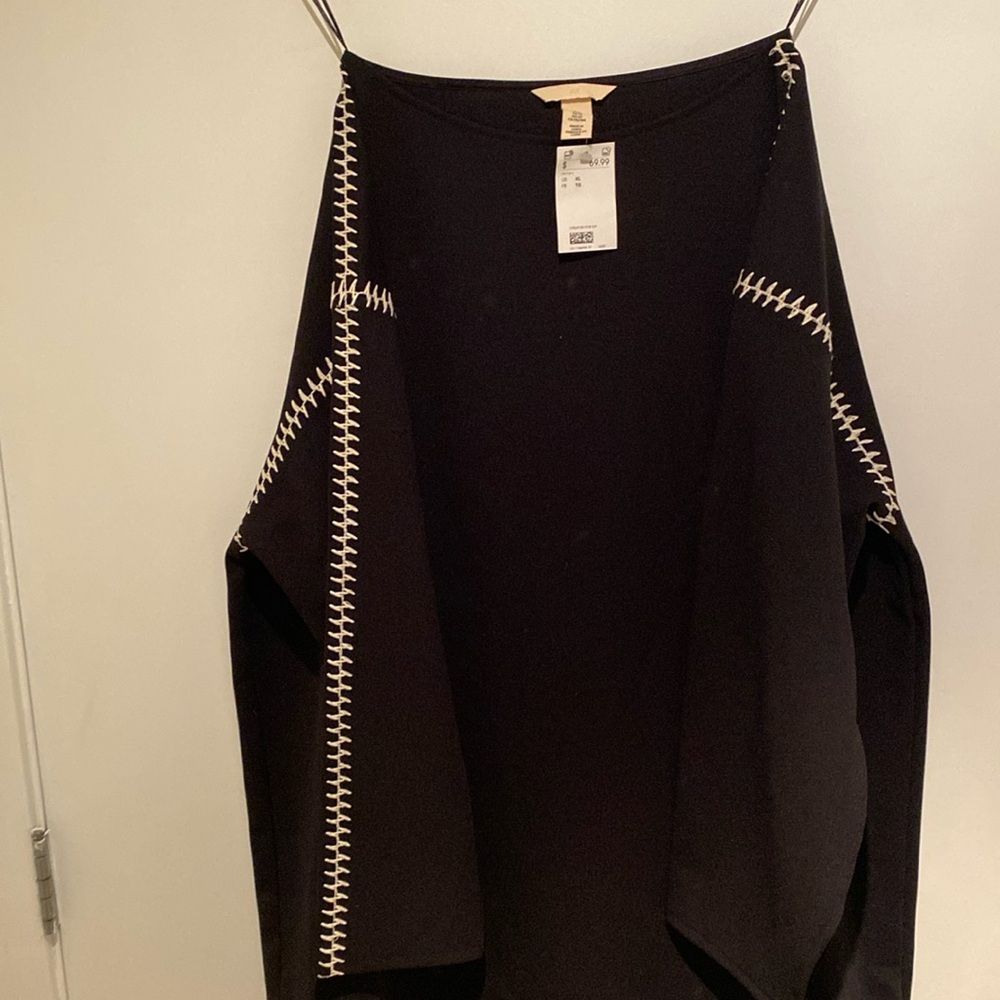 XL H&M long sleeve black dress with white embroidery